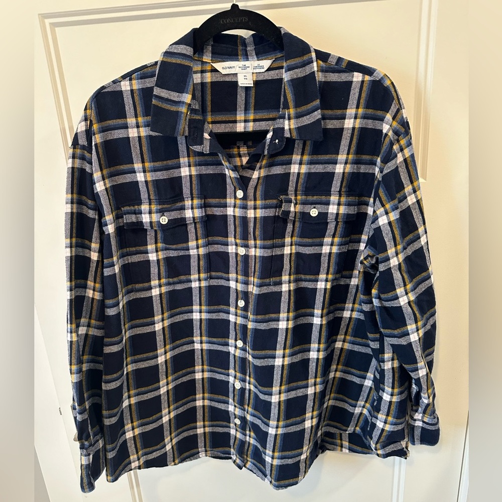 Old Navy boyfriend button down flannel shirt with two front pockets XL